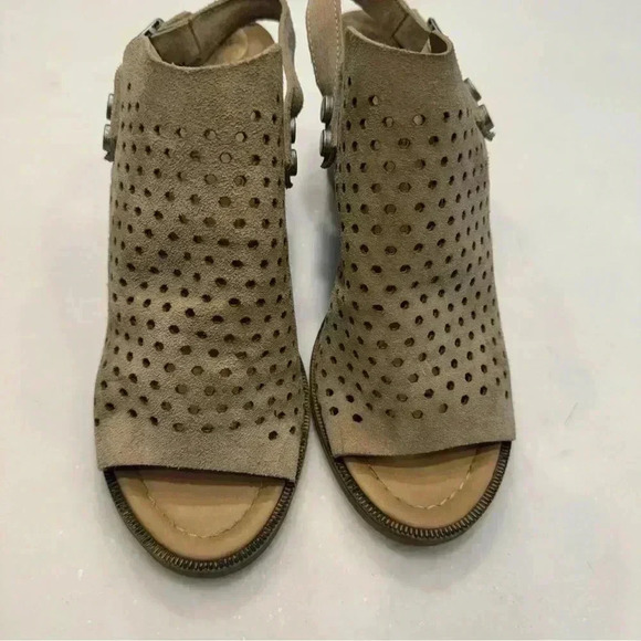 Barbara Barbieri Italy tan perforated open toe sandals  size 8.5 - Picture 2 of 8